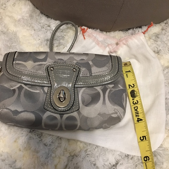Beautiful Coach silver/grey wristlet in bag - Picture 6 of 8